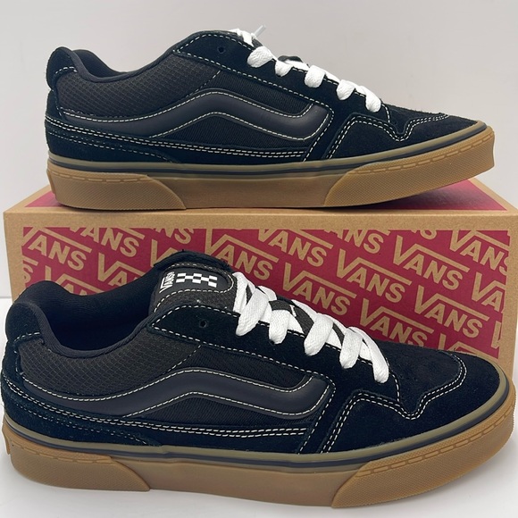 Vans Men’s Caldrone Suede Mesh Black/Gum
VN0A5JM2B9M Sneakers - Picture 2 of 16